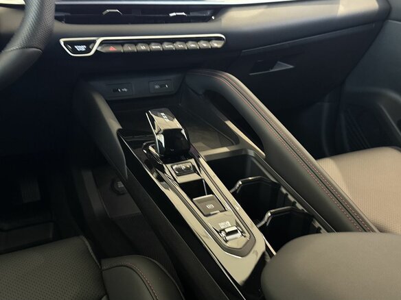 2026 Geely Coolray I Рестайлинг 2, белый - вид 21