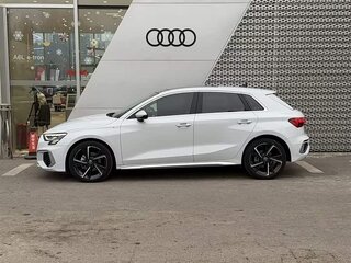 2022 Audi A3 Sportback 35 TFSI IV (8Y), белый, 1888505 рублей, вид 3