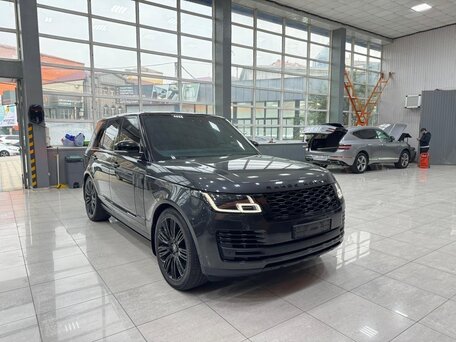 2019 Land Rover Range Rover IV Рестайлинг, серый, 7800000 рублей, вид 4