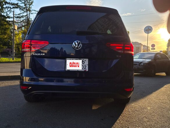 2016 Volkswagen Touran II, синий, 1300000 рублей - вид 1