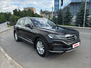 2018 Volkswagen Touareg III, коричневый, 5255000 рублей, вид 3