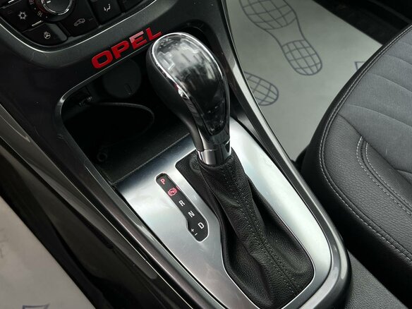 2013 Opel Astra J Рестайлинг, коричневый, 700000 рублей - вид 15