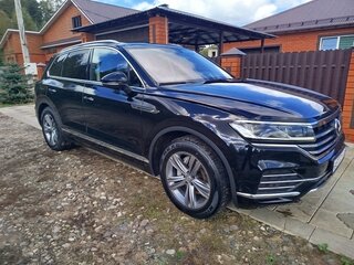 2020 Volkswagen Touareg III, чёрный, 4500000 рублей, вид 3