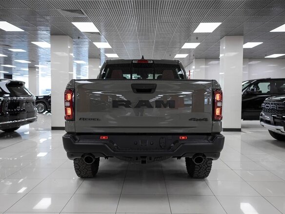 2025 Ram 1500 Crew Cab V Рестайлинг, зелёный, 8490000 рублей - вид 4
