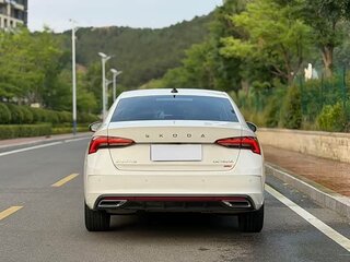 2022 Skoda Octavia IV (A8), белый, 1376401 рублей, вид 4