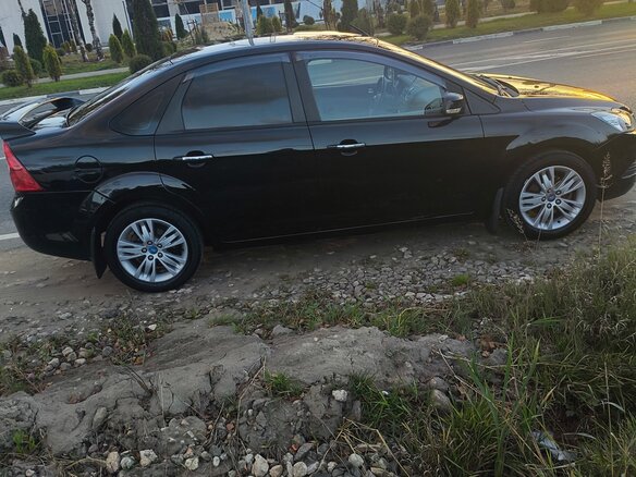 2011 Ford Focus II Рестайлинг, чёрный, 540000 рублей - вид 1