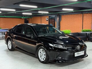 2020 Toyota Camry VIII (XV70), чёрный, 2590000 рублей, вид 3