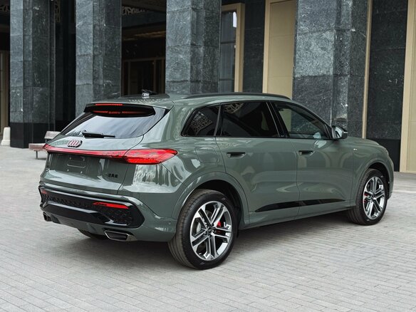 2026 Audi Q5 L III (GU), зелёный - вид 11