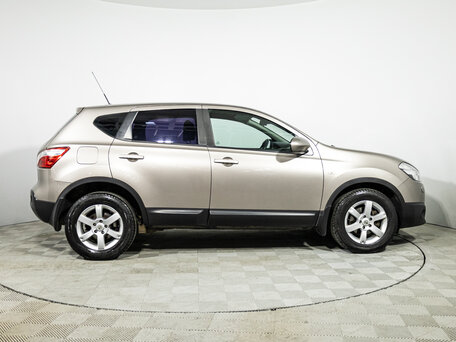 2010 Nissan Qashqai I Рестайлинг, коричневый, 899585 рублей, вид 4
