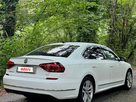 2016 Volkswagen Passat (North America and China) I Рестайлинг, белый, 1650000 рублей, вид 4