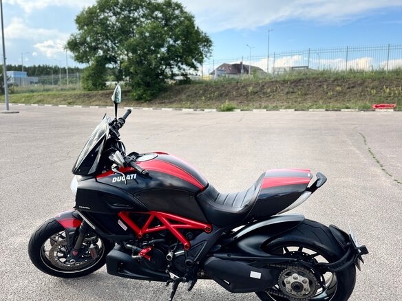 2015 Ducati Diavel Carbon, красный, 1280000 рублей - вид 3