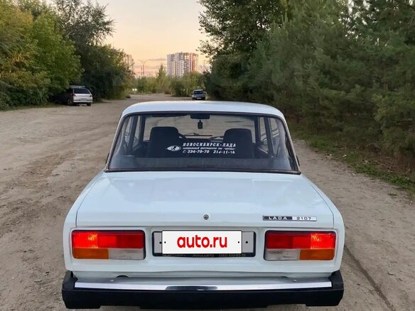 2005 Lada (ВАЗ) 2107, белый, 180000 рублей - вид 3