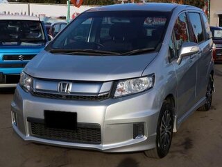 2016 Honda Freed Spike I Рестайлинг 2, серебристый, 910000 рублей, вид 3