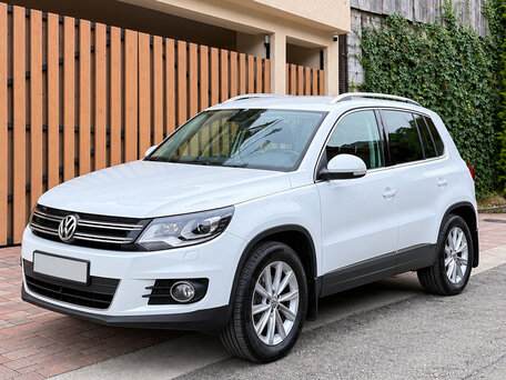 2015 Volkswagen Tiguan I Рестайлинг, белый, 2100000 рублей, вид 1