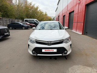 2016 Toyota Camry VII (XV50) Рестайлинг, белый, 1900000 рублей, вид 5