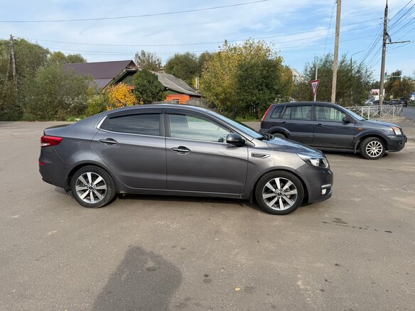 2016 Kia Rio III Рестайлинг, серый - вид 3