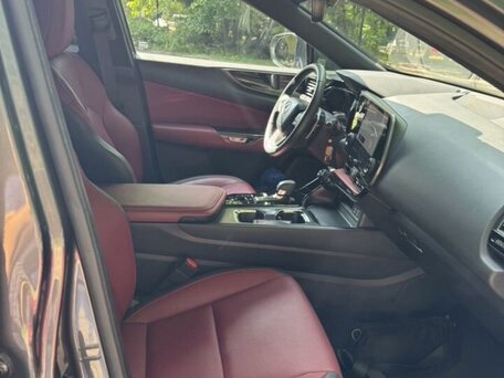 2022 Lexus NX 350h II, серый, 4800000 рублей, вид 3