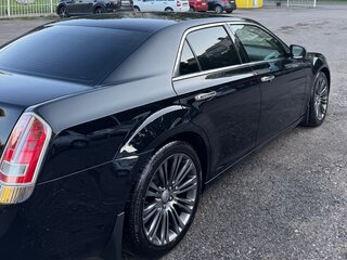 2012 Chrysler 300C II, чёрный, 1800000 рублей, вид 4