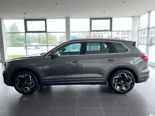 2026 Volkswagen Touareg III Рестайлинг, серый, 14550000 рублей, вид 5