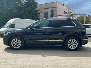 2021 Volkswagen Tiguan II Рестайлинг, чёрный, 2549000 рублей, вид 4