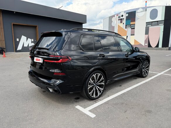 2023 BMW X7 40d I (G07) Рестайлинг, чёрный - вид 3