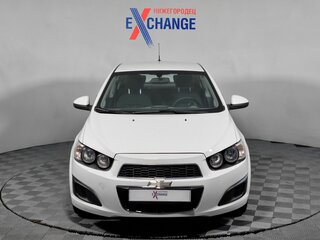 2013 Chevrolet Aveo II, белый, 599000 рублей, вид 2