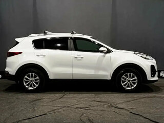 2018 Kia Sportage IV Рестайлинг, белый, 1849000 рублей, вид 4