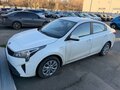 2021 Kia Rio IV Рестайлинг, белый, 1585000 рублей