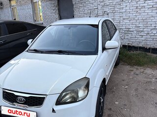 2011 Kia Rio II Рестайлинг, белый, 350000 рублей, вид 1