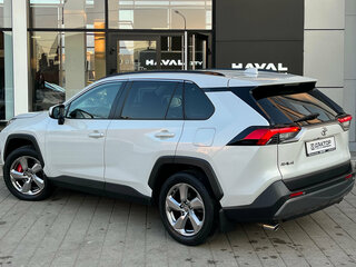 2021 Toyota RAV4 V (XA50), белый, 3189000 рублей, вид 4
