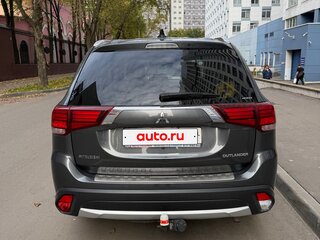 2018 Mitsubishi Outlander III Рестайлинг 3, серый, 2499999 рублей, вид 5