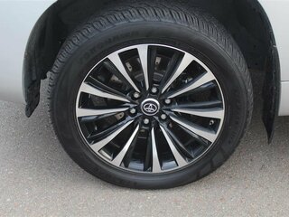 2020 Toyota Land Cruiser Prado 150 Series Рестайлинг 3, серебристый, 5750000 рублей, вид 4