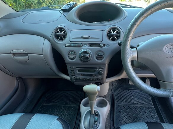 2000 Toyota Platz, серебристый - вид 15