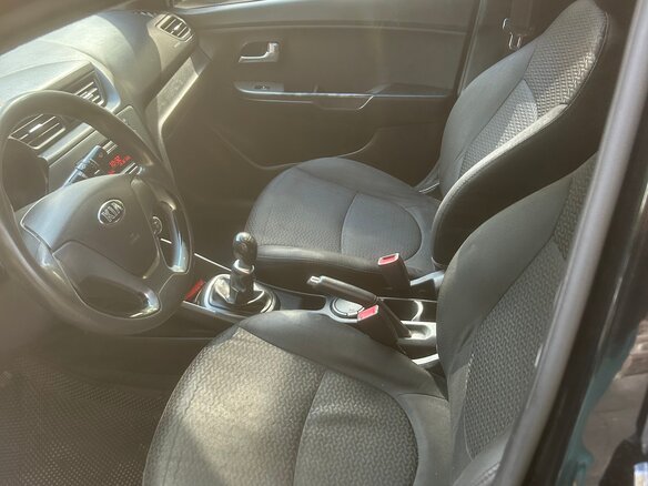 2015 Kia Rio III Рестайлинг, чёрный, 540000 рублей - вид 8