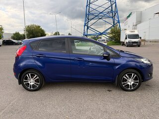 2016 Ford Fiesta Mk6 Рестайлинг, синий, 750000 рублей, вид 4