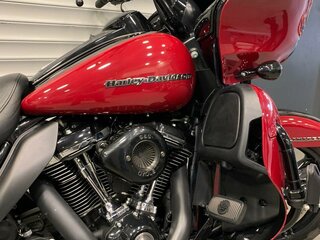 2020 Harley-Davidson Road Glide Limited, пурпурный, 2400000 рублей, вид 4