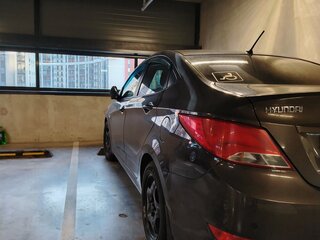 2015 Hyundai Solaris I Рестайлинг, коричневый, 990000 рублей, вид 2