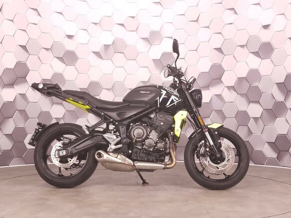 2023 Triumph Trident 660, чёрный, 777000 рублей - вид 2