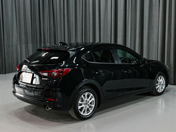 2019 Mazda Axela III Рестайлинг, чёрный, 1380000 рублей - вид 13