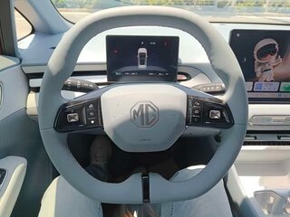 2025 MG 4 EV 42.8 kWh II, пурпурный, 1540000 рублей, вид 5