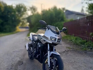 Yamaha FZR400