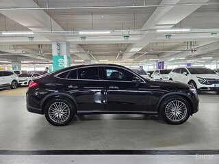 2025 Mercedes-Benz GLC Coupe 300 II (C254), чёрный, 8130750 рублей, вид 4