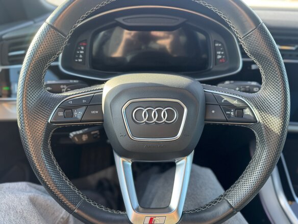 2021 Audi Q8 55 TFSI I (4M), синий, 9690000 рублей - вид 8