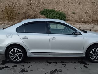 2018 Volkswagen Jetta VI Рестайлинг, серебристый, 1435000 рублей, вид 4