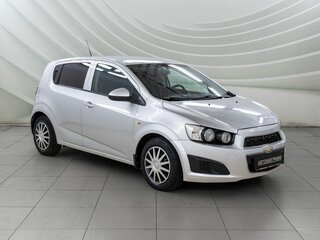 2013 Chevrolet Aveo II, серебристый, 788000 рублей, вид 1