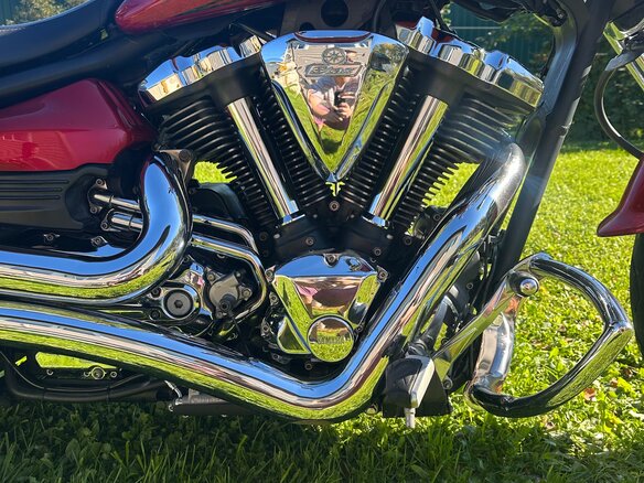 2009 Yamaha XV 1900, красный, 949000 рублей