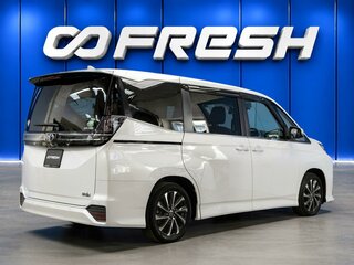 2022 Toyota Voxy IV (R90), белый, 4000000 рублей, вид 2