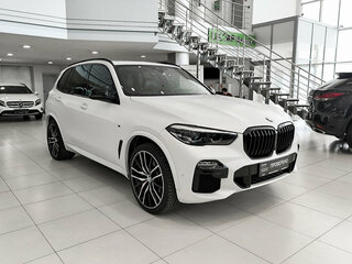 2018 BMW X5 30d IV (G05/G18), белый, 7300000 рублей, вид 3