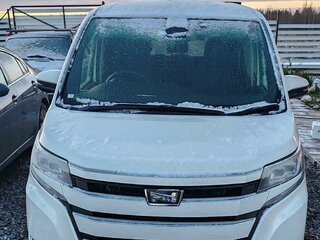 2018 Toyota Noah III (R80) Рестайлинг, белый, 3000000 рублей, вид 1