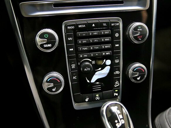 2016 Volvo XC60 I Рестайлинг, чёрный - вид 19